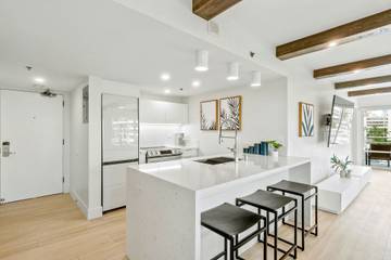 Vacation Rental for 7 Guests in Waikiki, Honolulu, Picture 1