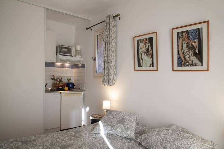 Ganze Wohnung, Charmantes Studio in St. Paul de Vence in einer Villa mit Terrasse und Garten in Saint-Paul-de-Vence, Mittelmeerküste (Frankreich)
