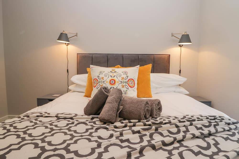 Windermere, pet friendly, character holiday cottage in Kendal in Kendal, Lake District