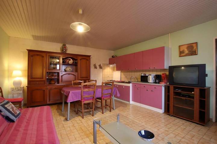 Location de vacances pour 3 personnes, avec Terrasse et Jardin à Vielleségure