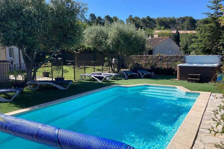 Villa pour 6 personnes, avec piscine et jardin ainsi que terrasse et jacuzzi - 1