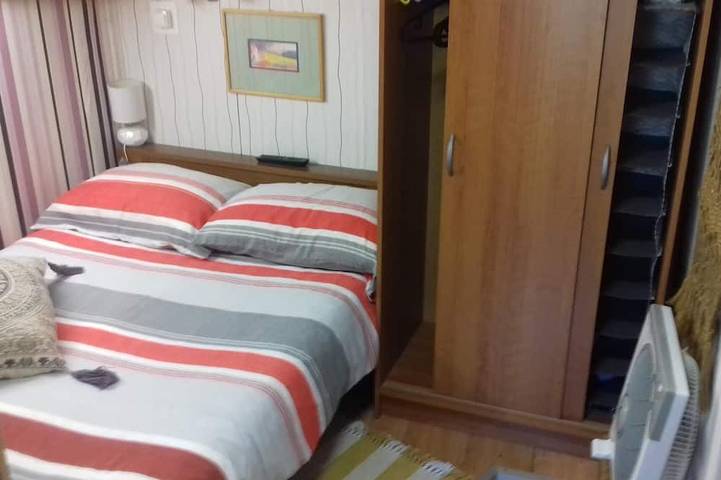 Ganze Wohnung, Studio Green in der Nähe des Stadtzentrums, kostenlose Parkplätze, WLAN, am Ufer der Save in Zagreb, Zagreb und Umgebung