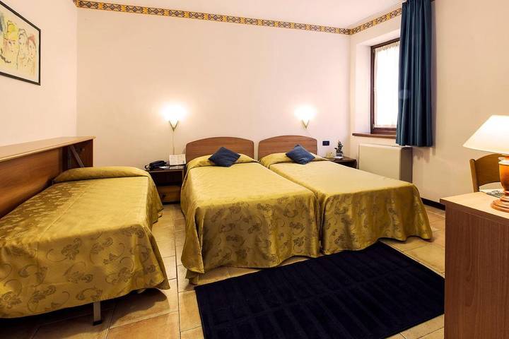 Hôtel pour 3 personnes, avec terrasse à Suse - 2