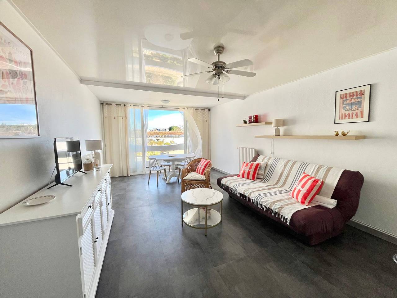 Appartement entier, Appartement lumineux plage pour 4 pers avec piscine et parking in Le Grau-du-Roi, Côte d'Améthyste