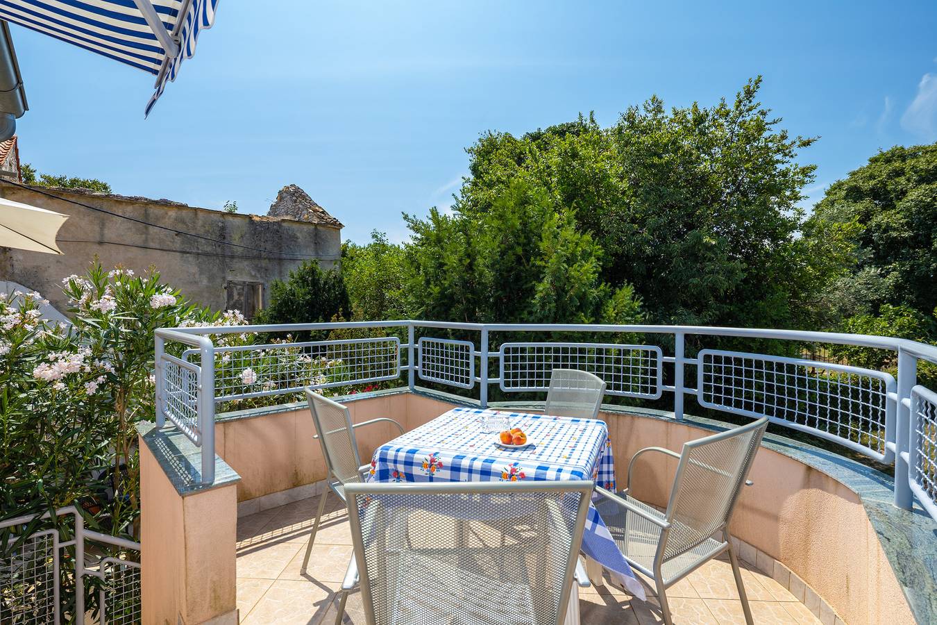 Ganze Wohnung, Peaceful Retreat With Terrace 2 in Kavran, Südküste Istrien