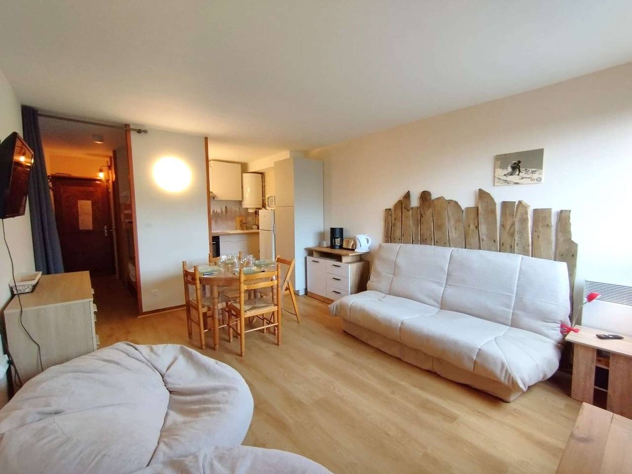 Entire studio, Cozy studio for 4 in St-Lary with equipped kitchenette in Saint-Lary-Soulan, Pyrenees National Park
