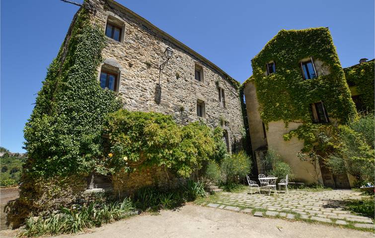 Gîte pour 4 personnes, avec piscine et jacuzzi ainsi que jardin et terrasse à Carcheto-Brustico