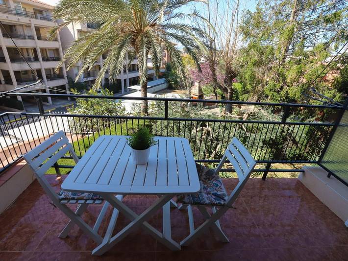 Entire holiday apartment, 131-Pompeyo Ii. Apartment located in Cambrils only 300m from the beach in Cambrils, Costa Dorada
