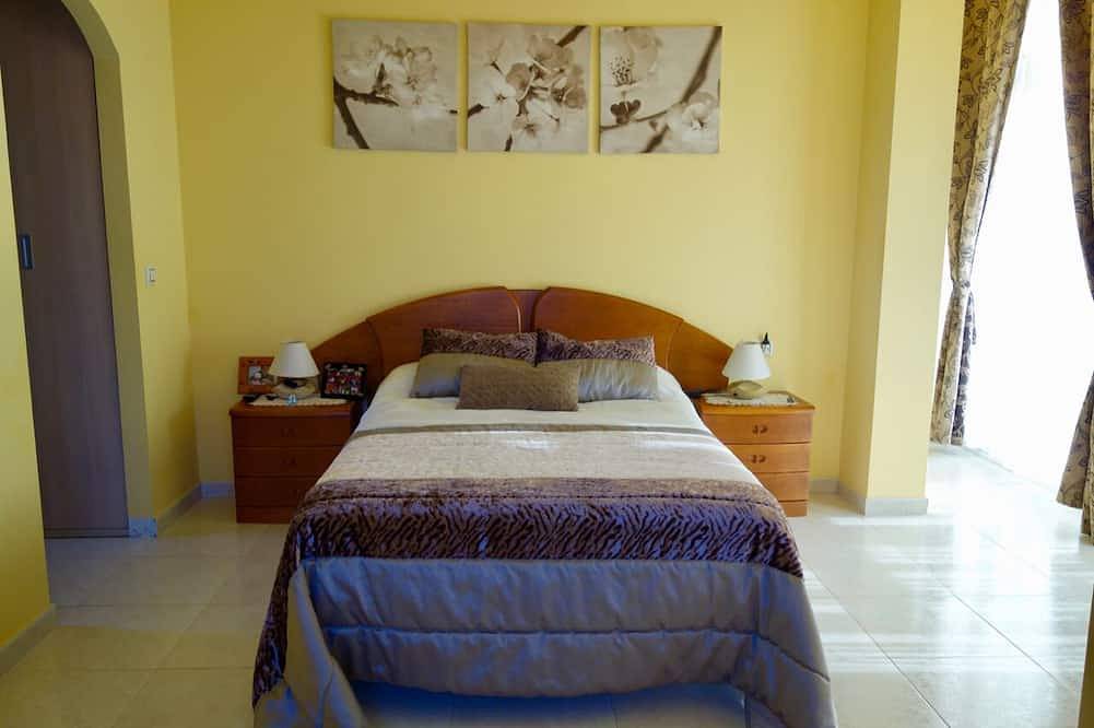 Sunny, spacious, and private chalet close to stunning beaches and conveniences. in Ortigueira, Galician Coast