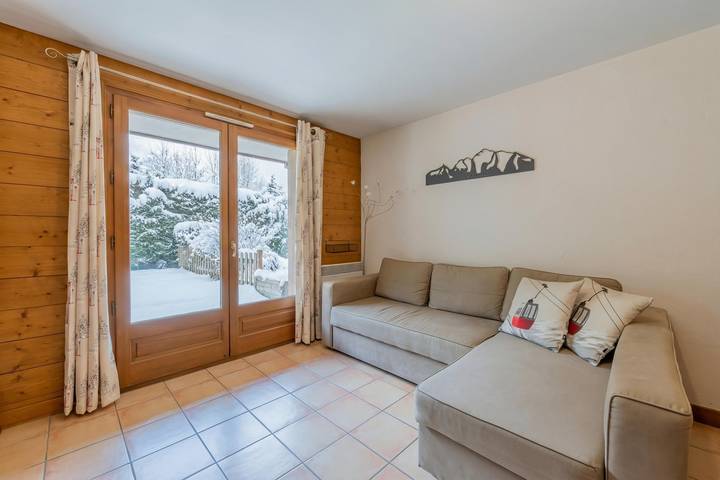 Ganze Wohnung, Apt Les Capucins Quiet Chamonix Base w/ Private Garden in Chamonix, Region Bonneville