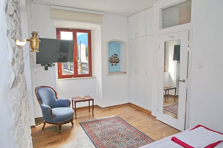 Location de vacances pour 12 personnes, avec balcon et jardin à Kotor - 4