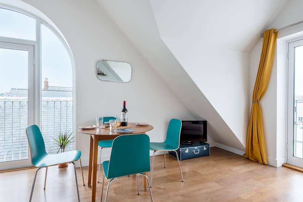 Entire apartment, 'Bells Chapel' - Private Parking - A Hidden Gem! in Falmouth (Cornwall), Cornwall