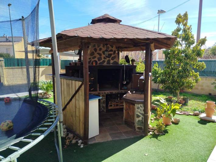 Location de vacances pour 6 personnes, avec terrasse ainsi que jardin et piscine, animaux acceptés à Llíria - 4