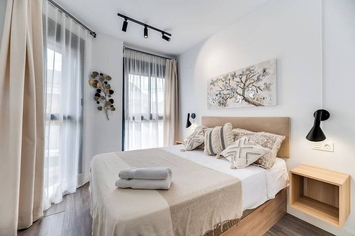 Entire apartment, Modern 2-bedroom duplex apartment near Historical center in Málaga Central District, Malaga