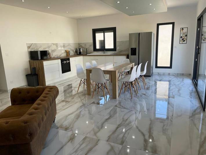 Location de vacances pour 8 personnes, avec jardin ainsi que terrasse et vue à Saint-Julien-les-Rosiers - 4