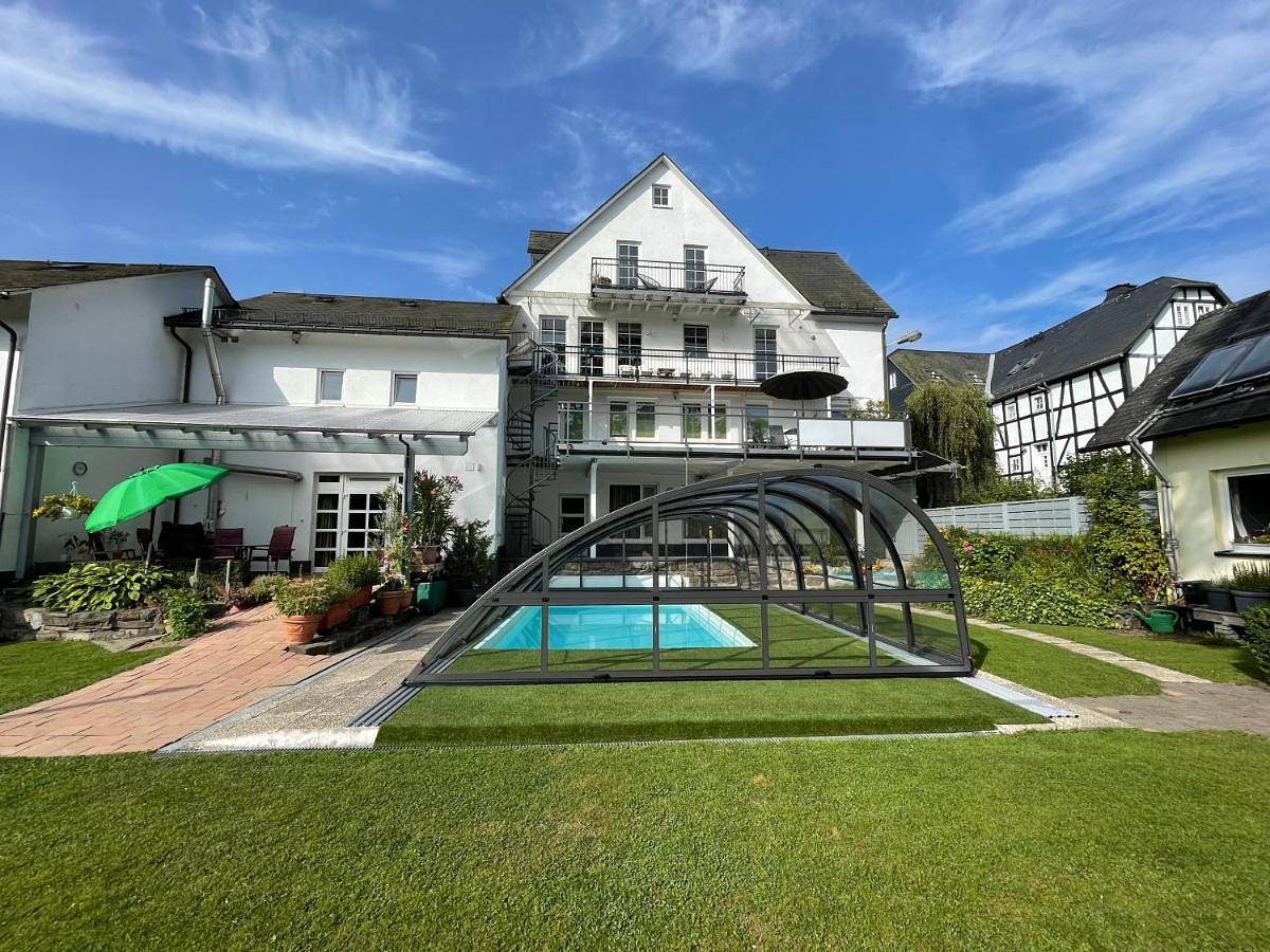 Geheel appartement, Pino24 Ferienwohnungen mit Pool und Sauna in Hallenberg, Hochsauerlandkreis