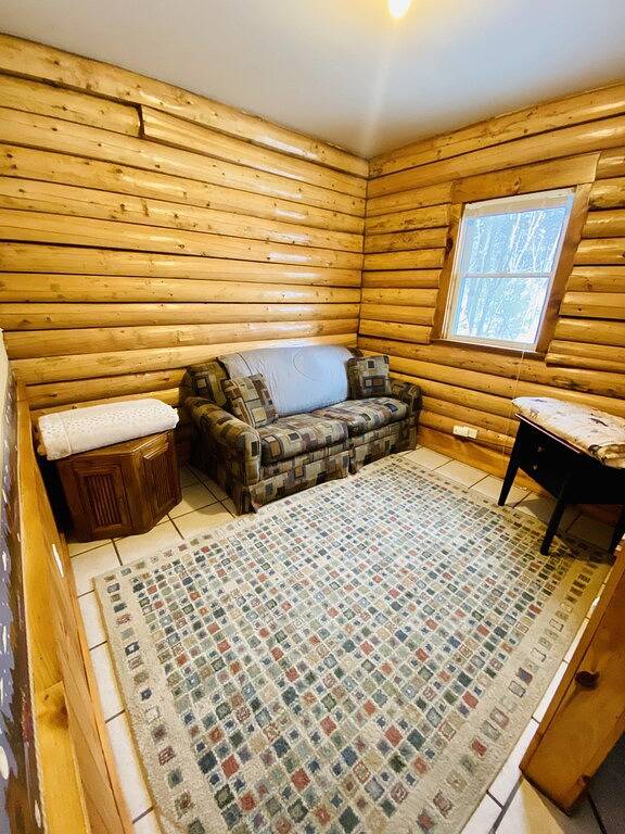 Log cabin for 6 people, with terrace and pool in White Mountain National Forest
