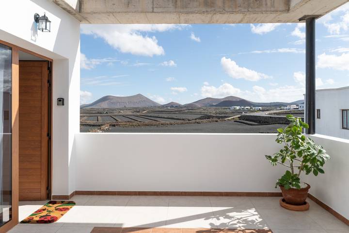 Holiday Home 'Marde Loft' with Mountain Views, Private Terrace & Wi-Fi in Mancha Blanca, Tinajo