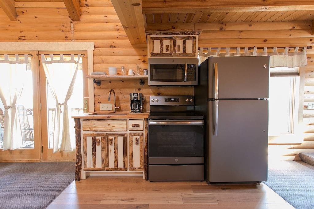 Ganze Wohnung, Luxuskabine mit Kamin, Whirlpool und Wohnzimmer und vieles mehr! in Berlin (OH), Holmes County