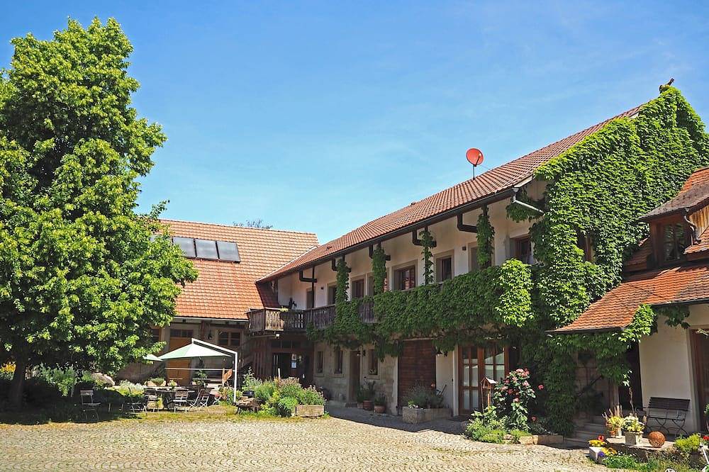 Ganze Wohnung, Ferienwohnung \"Feuerstein\"auf dem Bio-Bauernhof in Simmershofen, Taubertal