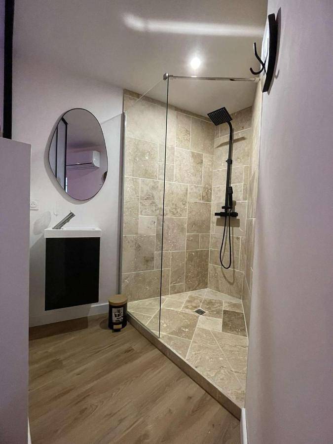 Appartement entier, One-Bedroom Apartment in Périgueux, Périgord Blanc