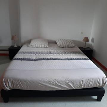 Gîte pour 2 personnes, avec jardin à Aujac