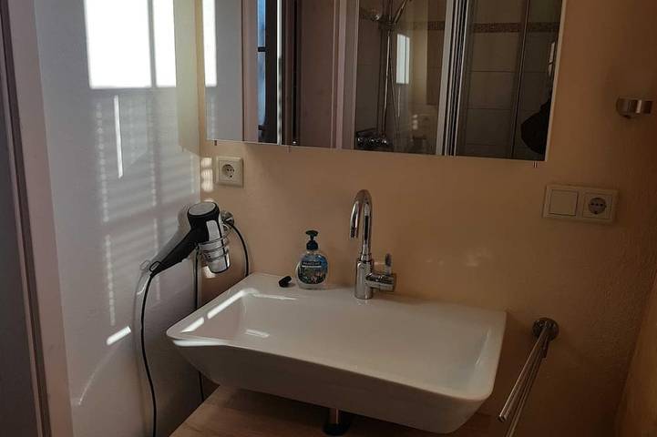 Hütte für 2 Personen, mit Sauna und Pool sowie Terrasse und Garten am Edersee - 4