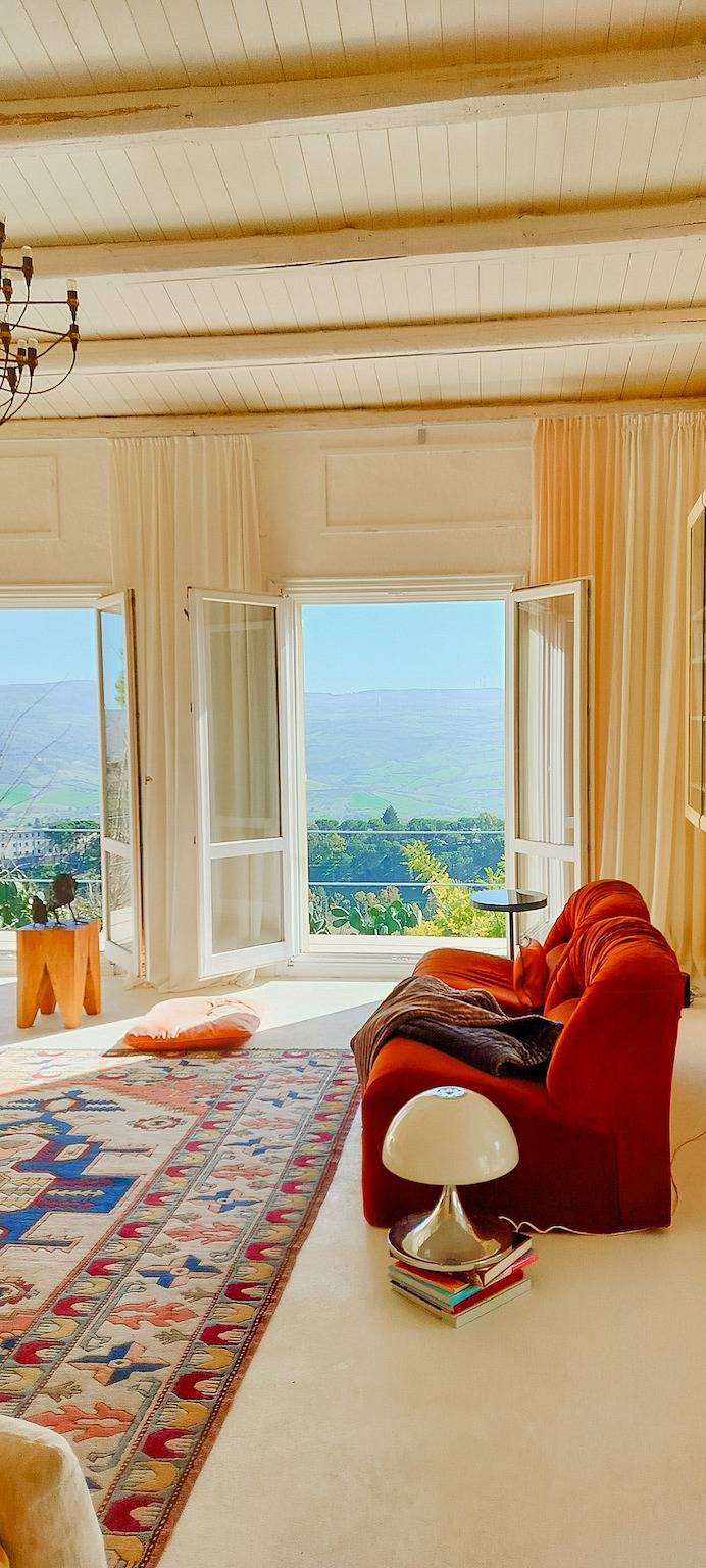 Panorama-Villa zwischen den Kakteen von Vizzini in Niscemi, Caltanissetta Provinz