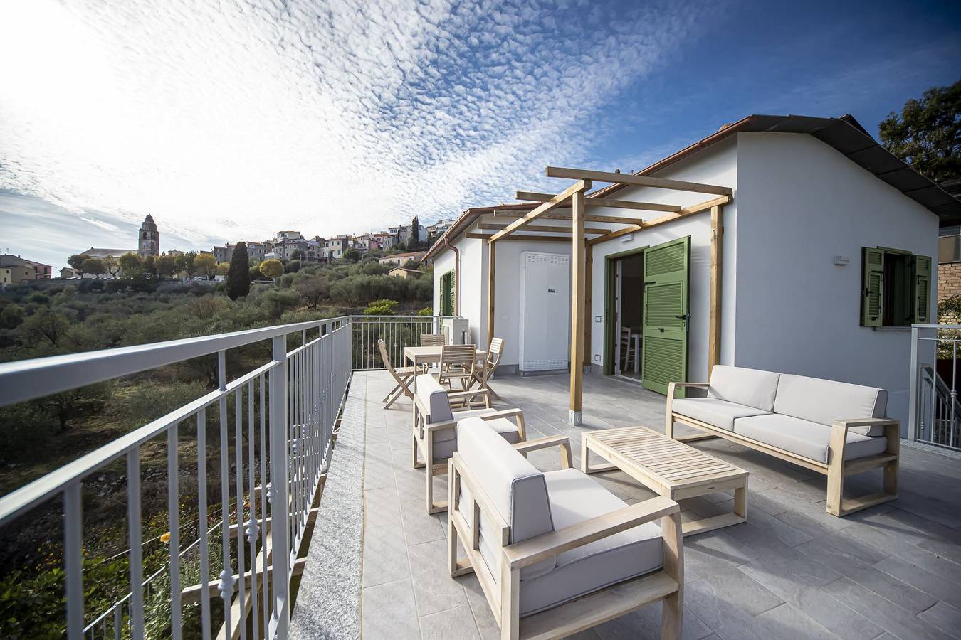 Ganze Ferienwohnung, Ferienwohnung für 4 Personen mit Terrasse in Cipressa, Riviera di Ponente