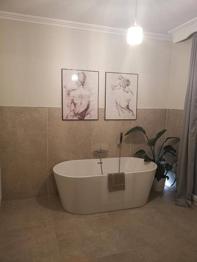 Chambre privée luxueuse Villa Monte 0ropa in Nice, Côte méditerranéenne (France)