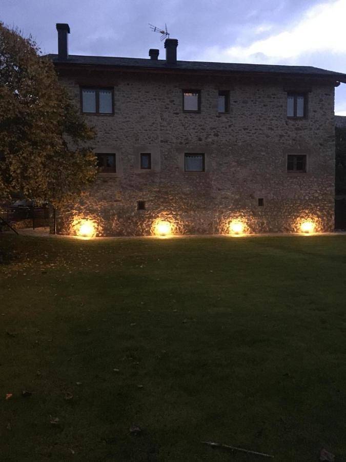 Casa rural para 12 personas, con Balcón y Terraza además de Jardín y Vistas en Baixa Cerdanya