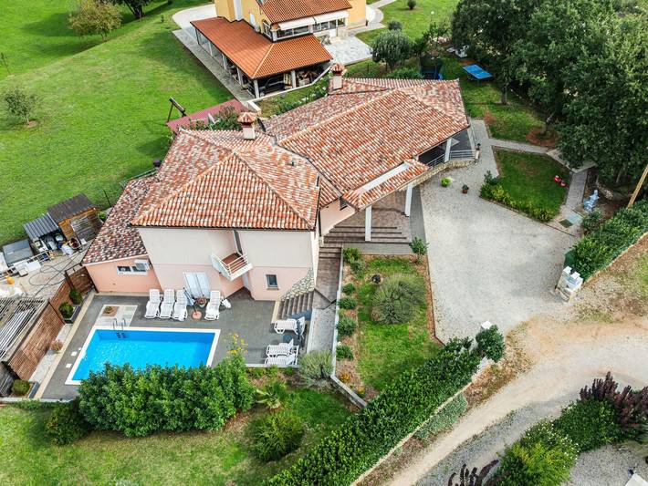 Location de vacances pour 8 personnes, avec Balcon ainsi que Jardin et Piscine à Labin - 3