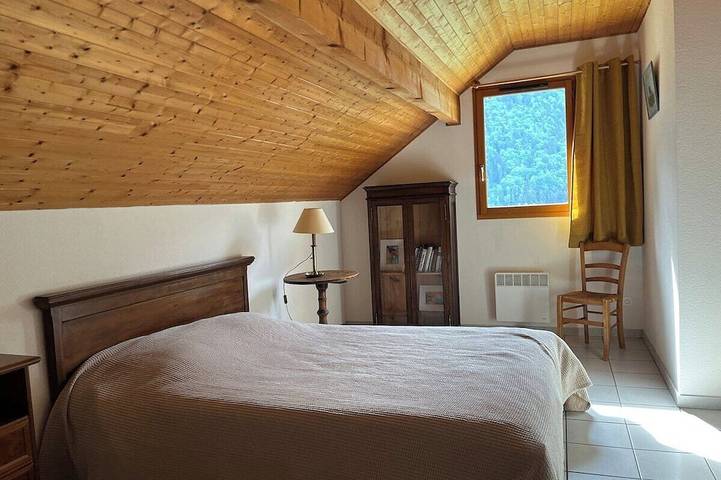 Charming Chalet - Sleeps 6 in Allemond, Nationalpark Écrins