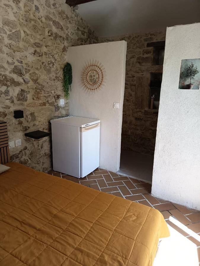 Chambre d’hôte pour 2 personnes, avec Terrasse ainsi que Jardin et Piscine à Aramon