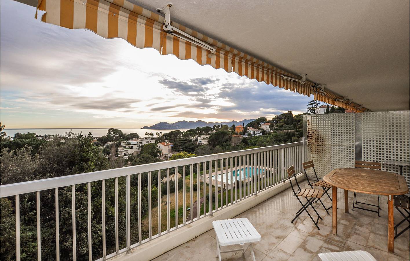Hel ferielejlighed, Ferielejlighed for 4 personer med terrasse in Cannes, Cannes og omegn