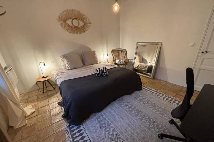 Jolie maison de campagne dans domaine privé piscine 8X4m  5 chambres in Venelles, Région d'Aix-en-Provence