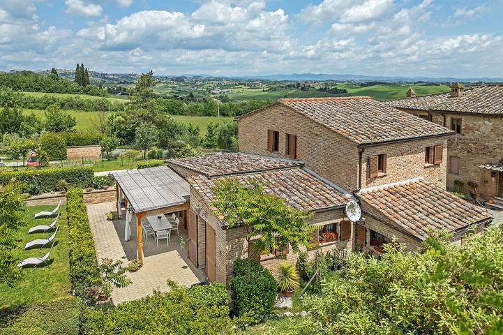 Villa for 8 people, with garden in Siena