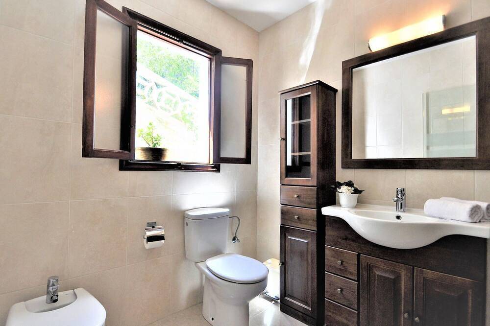Villa con piscina privada, wifi, aire acondicionado y vistas a montaña ideal pa in Esporles, Mallorca Oeste