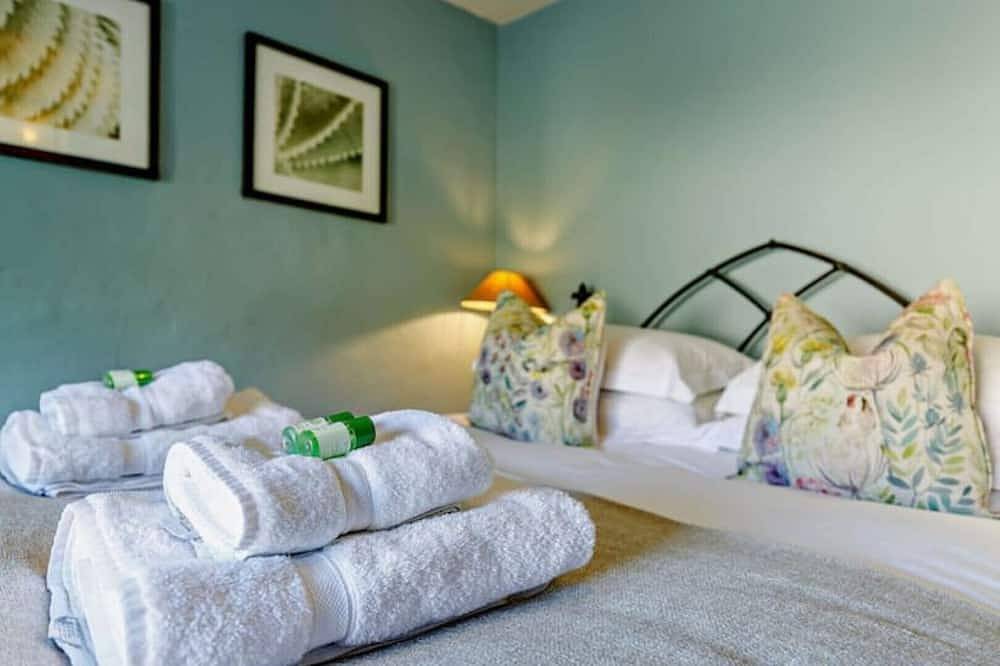 Ostlers - beautiful former Coaching Inn with parking and late Sunday checkout. in Burford, Oxfordshire