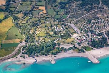 Camping pour 6 personnes, avec terrasse, animaux acceptés dans Lac de Serre-Ponçon