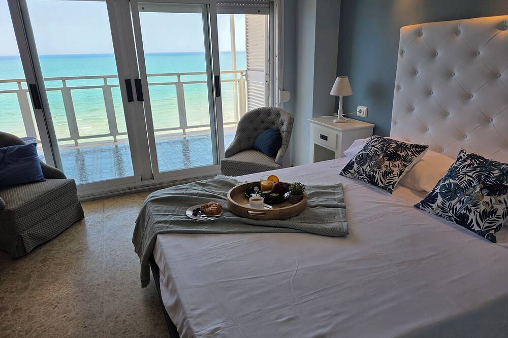Apartamento entero, Ca Ulises–Frente al mar, pensado para desconectar in Valencia, Costa de Valencia