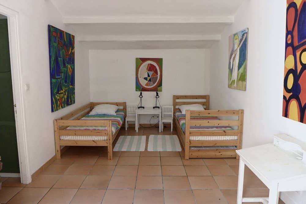 Seaside house, 20 meters from small beach, 500 m from port, shops n' restaurants in Saint-Trojan-les-Bains, Côte de Beauté