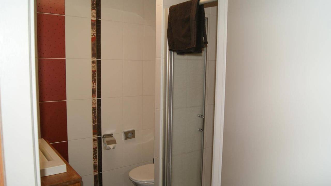 Double or Twin Room with Private Bathroom in Nieuwpoort, Belgische Kust