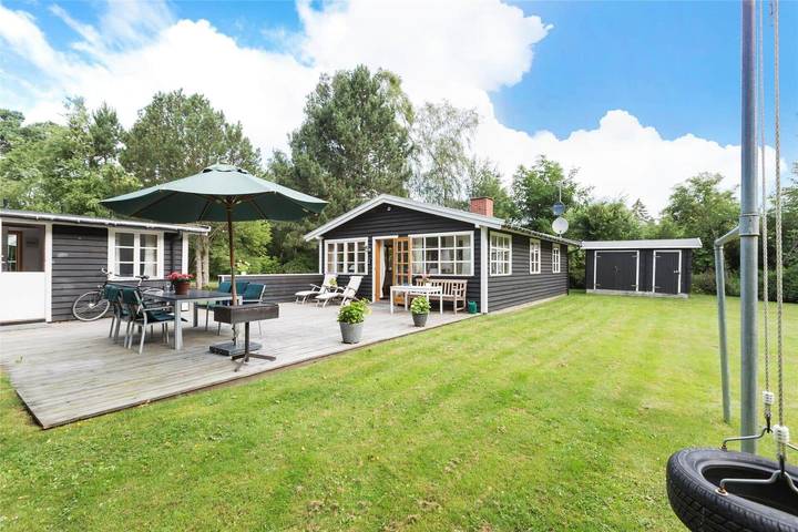 Ferieudlejning for 6 personer, med terrasse i Asserbo