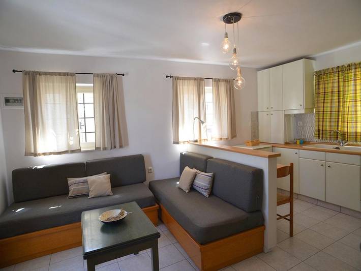 Gîte pour 4 personnes, avec Balcon ainsi que Terrasse et Jardin dans Palekastron