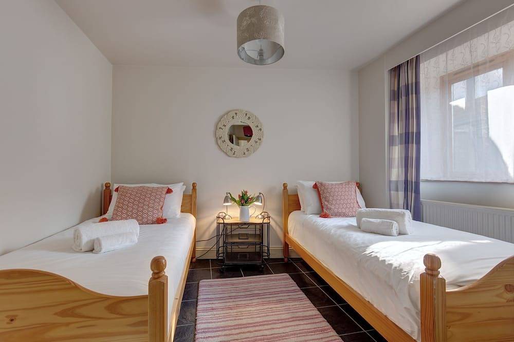 Workshop - sleeps 8 guests in 4 bedrooms in Bodham, Norfolk Coast