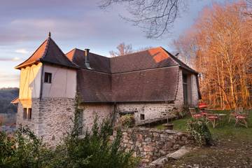 Gîte pour 8 personnes, avec piscine et jardin à Gagnac-sur-Cère