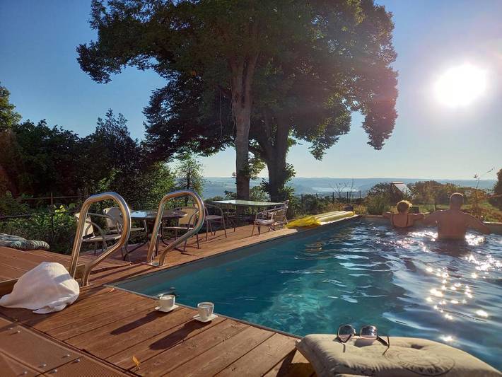 Chambre d’hôte pour 4 personnes, avec Terrasse ainsi que Jardin et Piscine dans Champsevraine