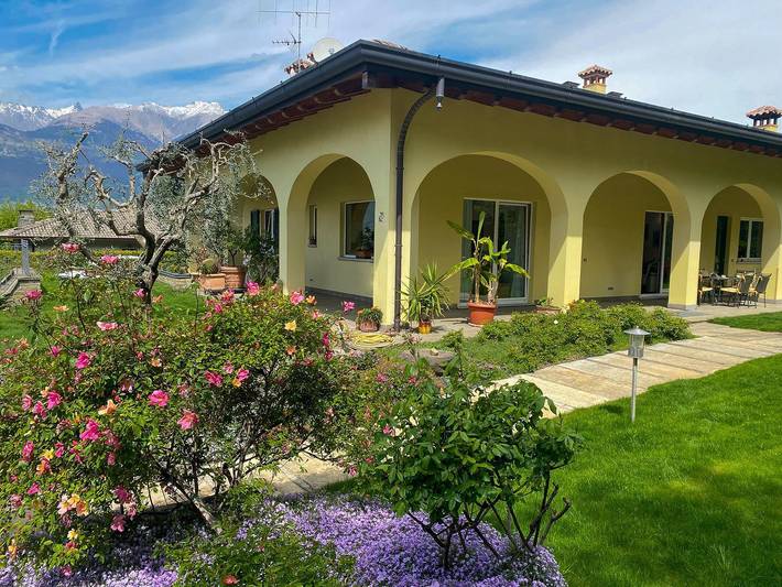 Glamping per 8 persone, con vista lago e panorama nonché giardino in Lombardia