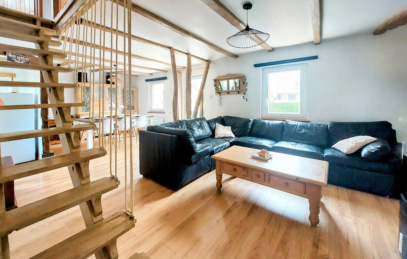 Cozy Garden Retreat with Wifi & Parking in Zutkerque, Saint-Omer region